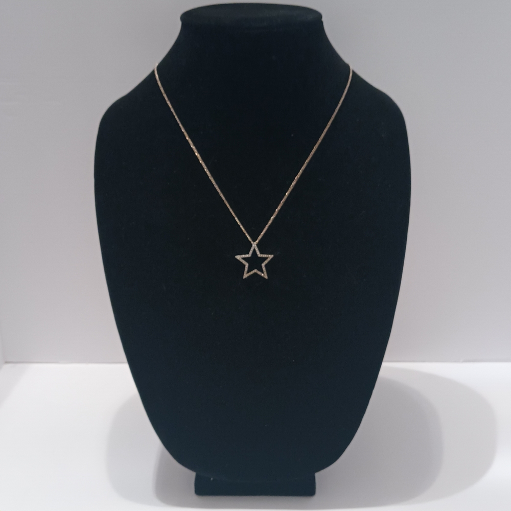 Elegant Silver Star Pendant Necklace